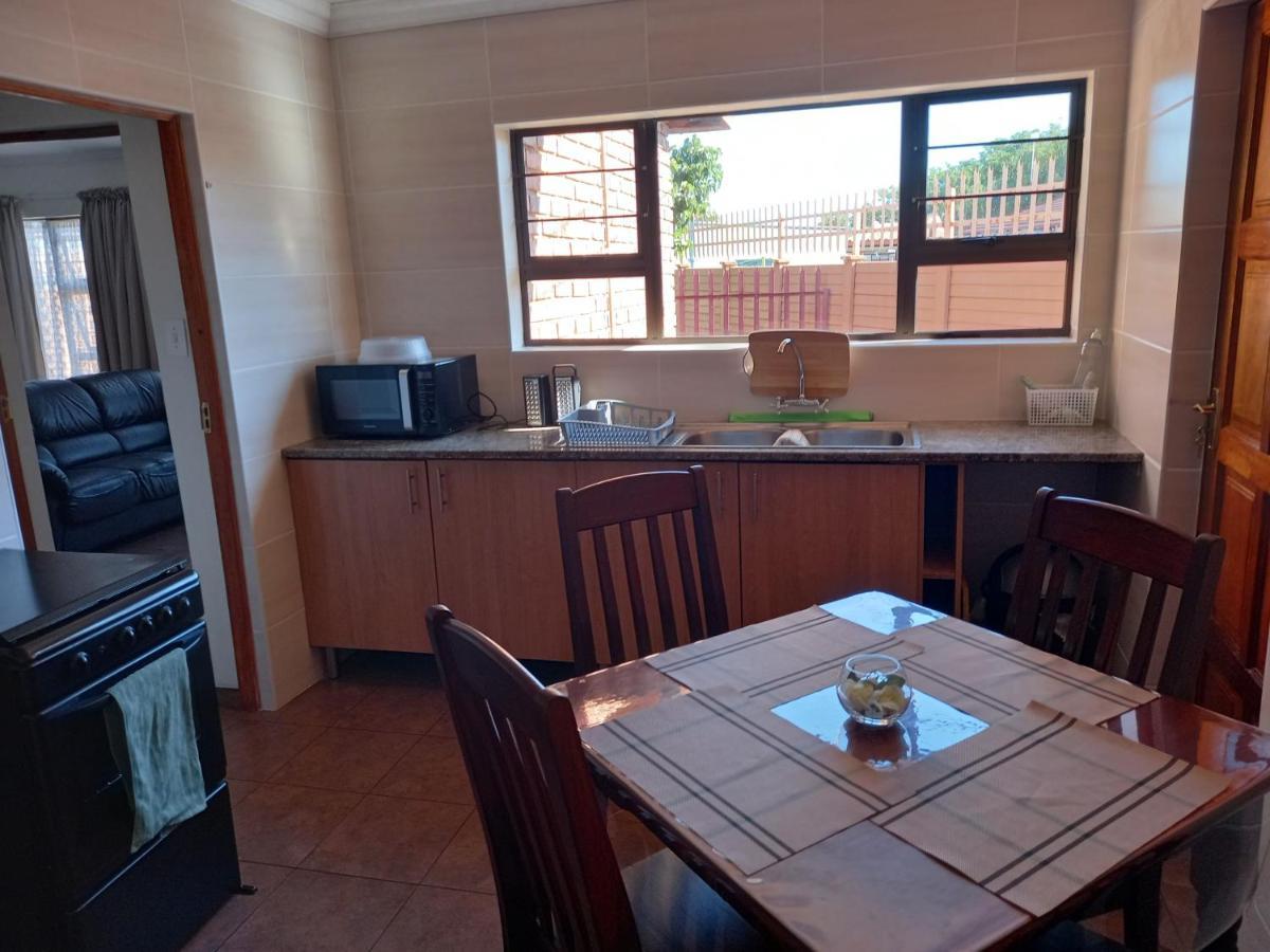 White Rose Guest House Vanderbijlpark Quarto foto